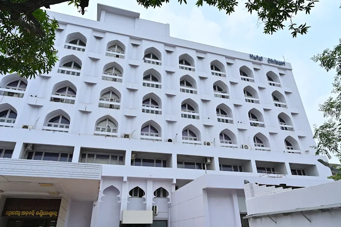 Hotel Akbari exterior view